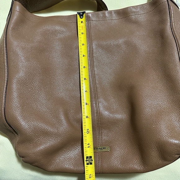 This Coach shoulder bag is wonderful for everyone! - Picture 8 of 8